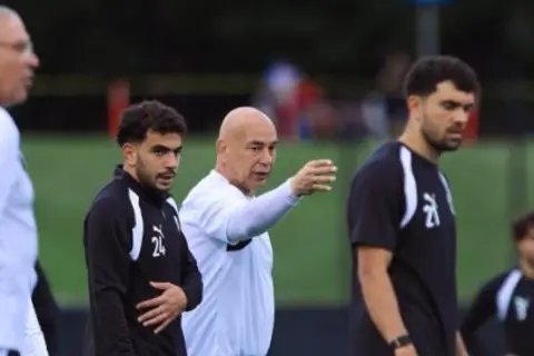 منتخب مصر يصل إلى سياتل.. ويخوض مرانه الأول استعدادًا لمواجهة إيران